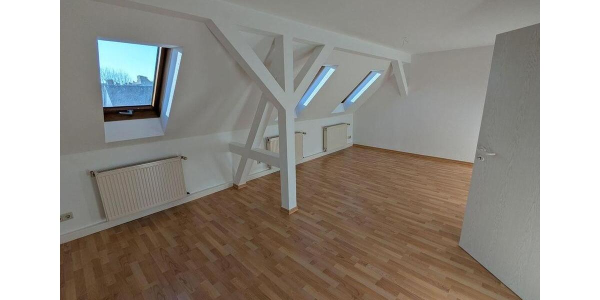 Dachgeschoßwohnung Gera - 3 Zimmer, 86 m&sup2;, 520&euro; | Angebot:26545271