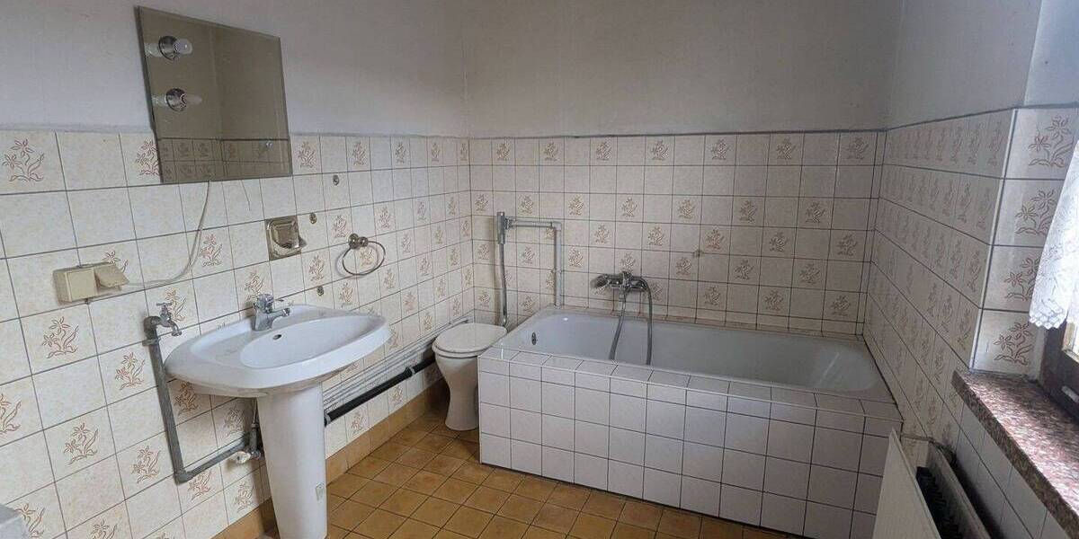 Mehrfamilienhaus, Wohnhaus Hermsdorf - 6 Zimmer, 155 m&sup2;, 79.000&euro; | Angebot:25703141