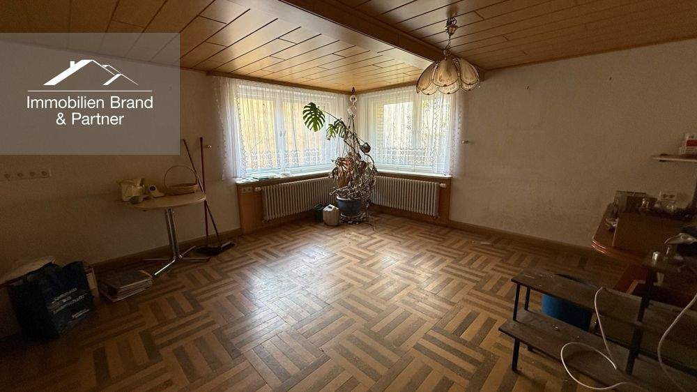 Sanierungsbedürftiges Einfamilienhaus 4 zimmer