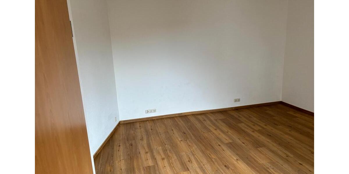 Etagenwohnung Eisenberg - 1 Zimmer, 30 m&sup2;, 250&euro; | Angebot:26677943