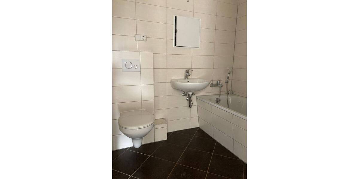 Etagenwohnung Gera Innenstadt - 3 Zimmer, 64 m&sup2;, 355&euro; | Angebot:26902624