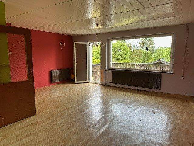 Wohnen auf einer Ebene - Großer sanierungbedürftiger Bungalow mit viel Potenzial - Einfamilienhaus Triptis | Angebot:24542218