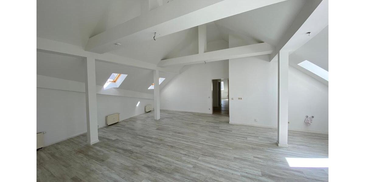 Dachgeschoßwohnung Greiz - 4 Zimmer, 152 m&sup2;, 836&euro; | Angebot:26462524