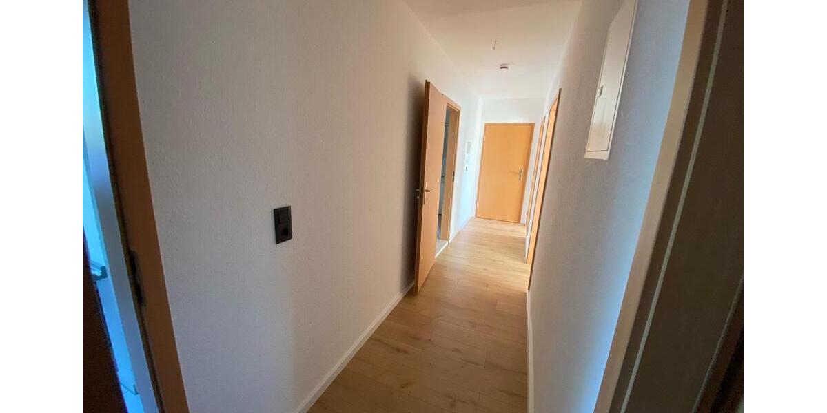Dachgeschoßwohnung Elsteraue - 3 Zimmer, 46 m&sup2;, 330&euro; | Angebot:25538323