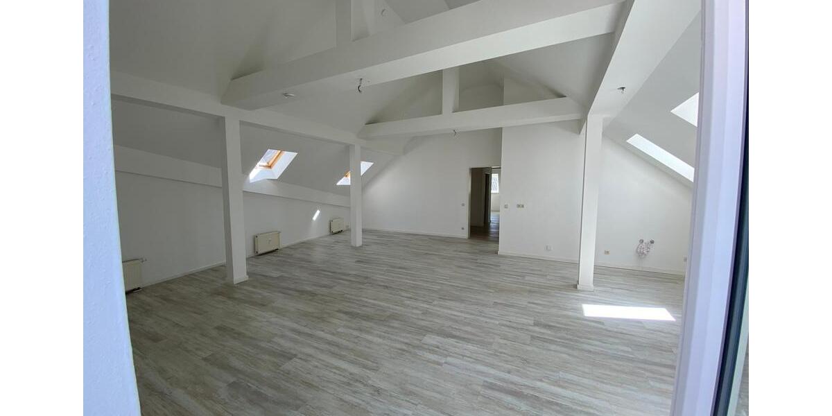 Dachgeschoßwohnung Greiz - 4 Zimmer, 152 m&sup2;, 836&euro; | Angebot:26462524