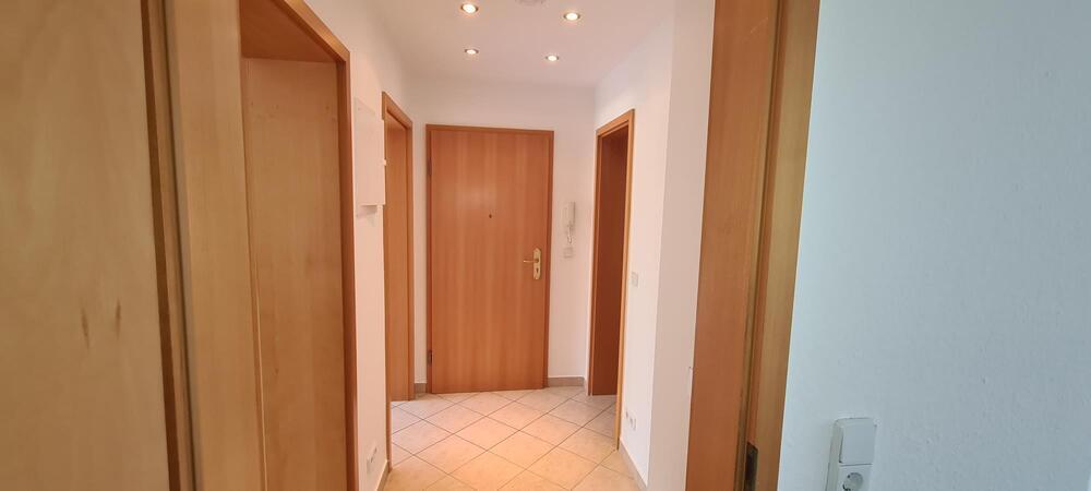 helle und kpl. sanierte ZweiZimmerwohnung im ruhigen grünen Umfeld