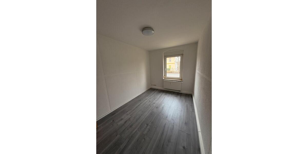 Erdgeschoßwohnung Zeitz - 1 Zimmer, 30 m&sup2;, 200&euro; | Angebot:26136842