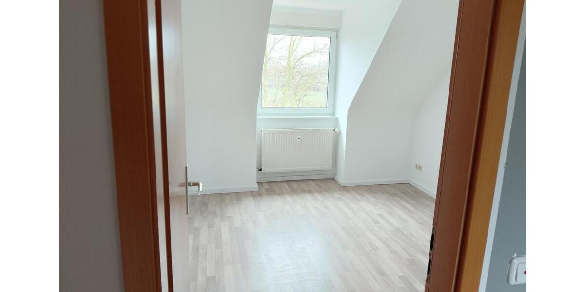Dachgeschoßwohnung Elsteraue - 3.5 Zimmer, 85 m&sup2;, 470&euro; | Angebot:26233704