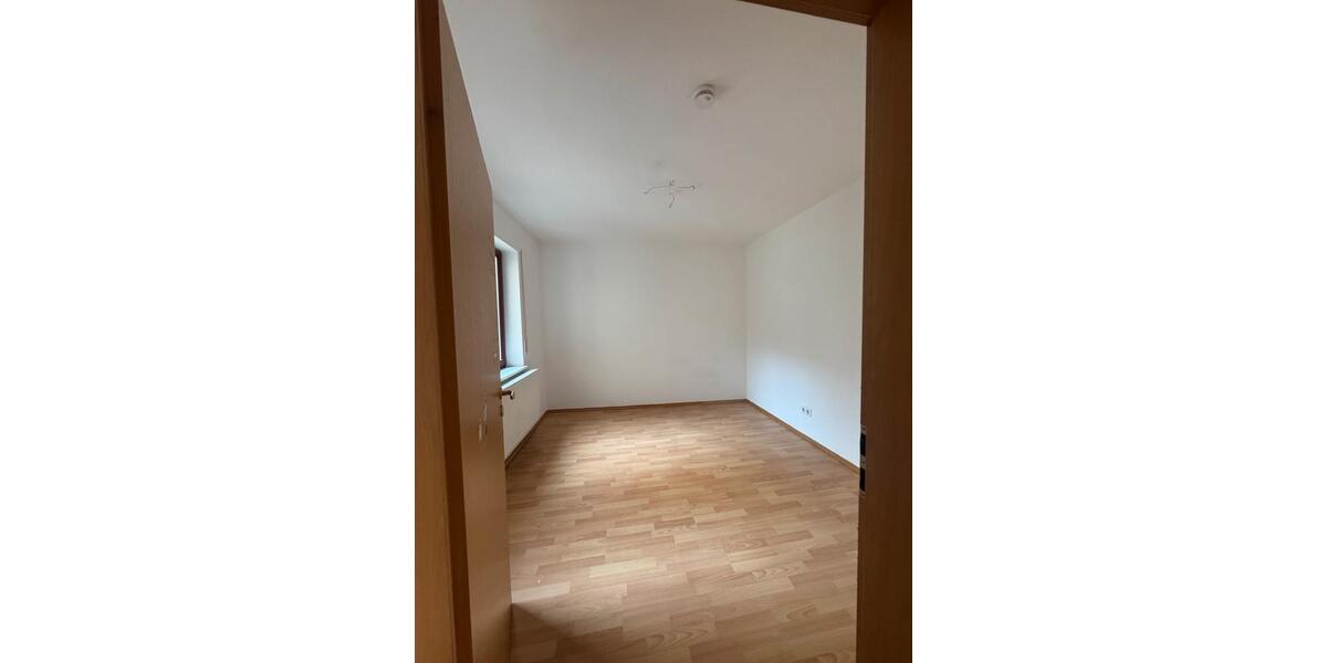Etagenwohnung Altenburg - 5 Zimmer, 106 m&sup2;, 636&euro; | Angebot:25999857