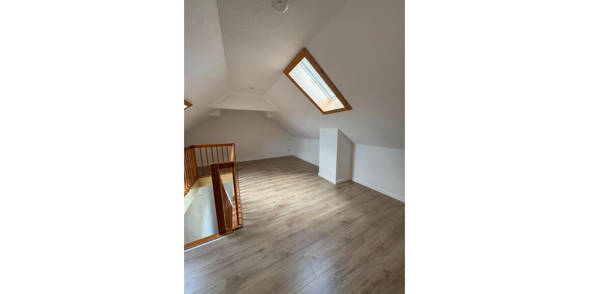 Dachgeschoßwohnung Meerane - 3 Zimmer, 80 m&sup2;, 562&euro; | Angebot:26613602
