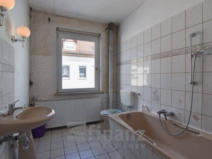 Reihenmittelhaus Crimmitschau - 5 Zimmer, 182 m&sup2;, 99.000&euro; | Angebot:26930213