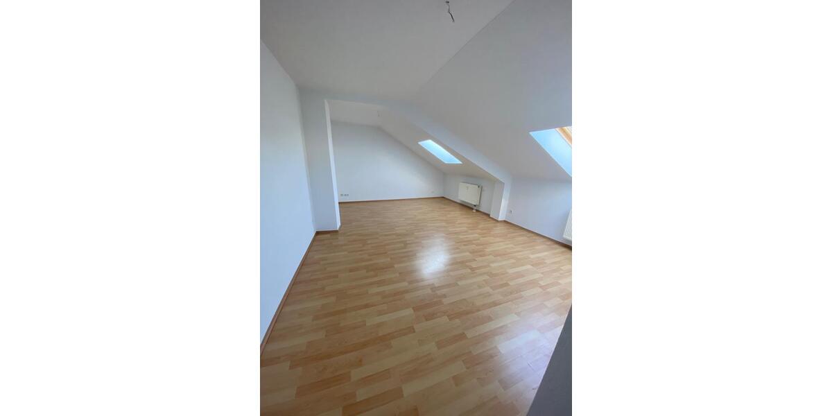 Dachgeschoßwohnung Zeitz - 2 Zimmer, 45 m&sup2;, 270&euro; | Angebot:24845115