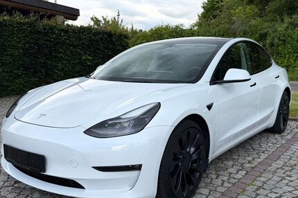 Tesla Model 3 77.064 km 28.490 &euro; Kretzschau OT Grana 06712