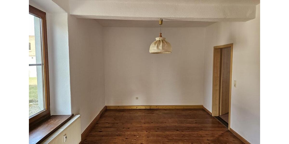 Erdgeschoßwohnung Schkölen - 4 Zimmer, 105 m&sup2;, 578&euro; | Angebot:26644777