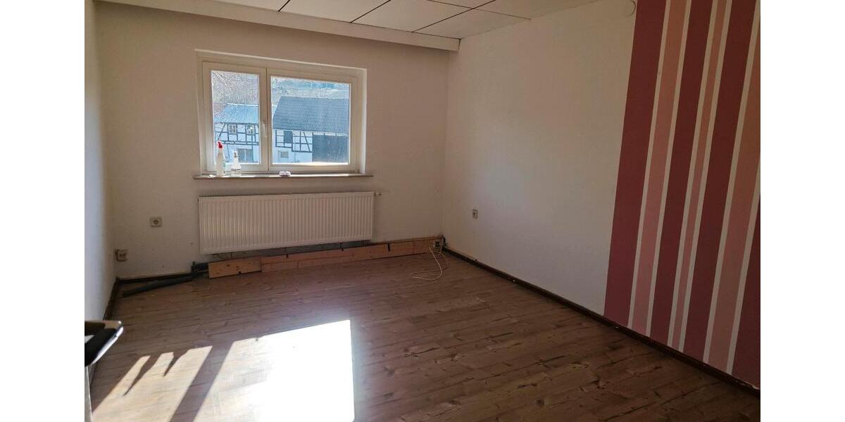 Maisonettenwohnung Kraftsdorf - 4 Zimmer, 130 m&sup2;, 1.200&euro; | Angebot:25136991
