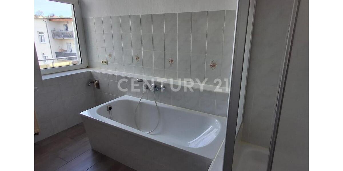 Dachgeschoßwohnung Gera Alt-Taubenpreskeln - 3 Zimmer, 91 m&sup2;, 560&euro; | Angebot:26632733