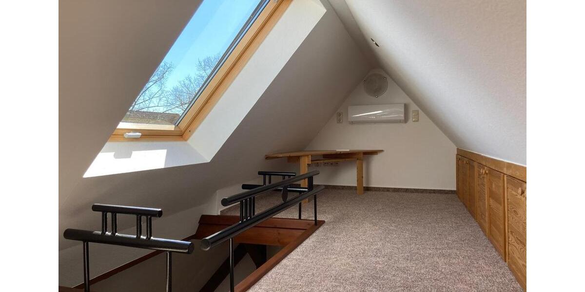 Dachgeschoßwohnung Elsteraue - 2 Zimmer, 60 m&sup2;, 360&euro; | Angebot:25965136