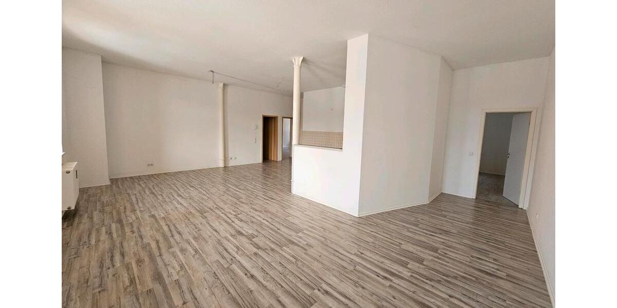 Erdgeschoßwohnung Crimmitschau - 4 Zimmer, 135 m&sup2;, 1.249&euro; | Angebot:24773905