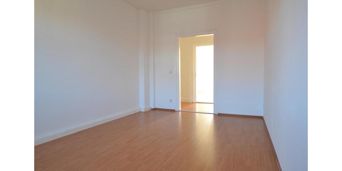 Sparen Sie sich glücklich mit uns! 3-Raumwohnung mit Einbauküche , Wannenbad & Laminat 3 zimmer