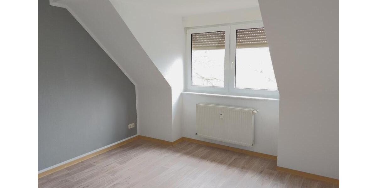 Dachgeschoßwohnung Elsteraue - 3.5 Zimmer, 85 m&sup2;, 470&euro; | Angebot:26233704