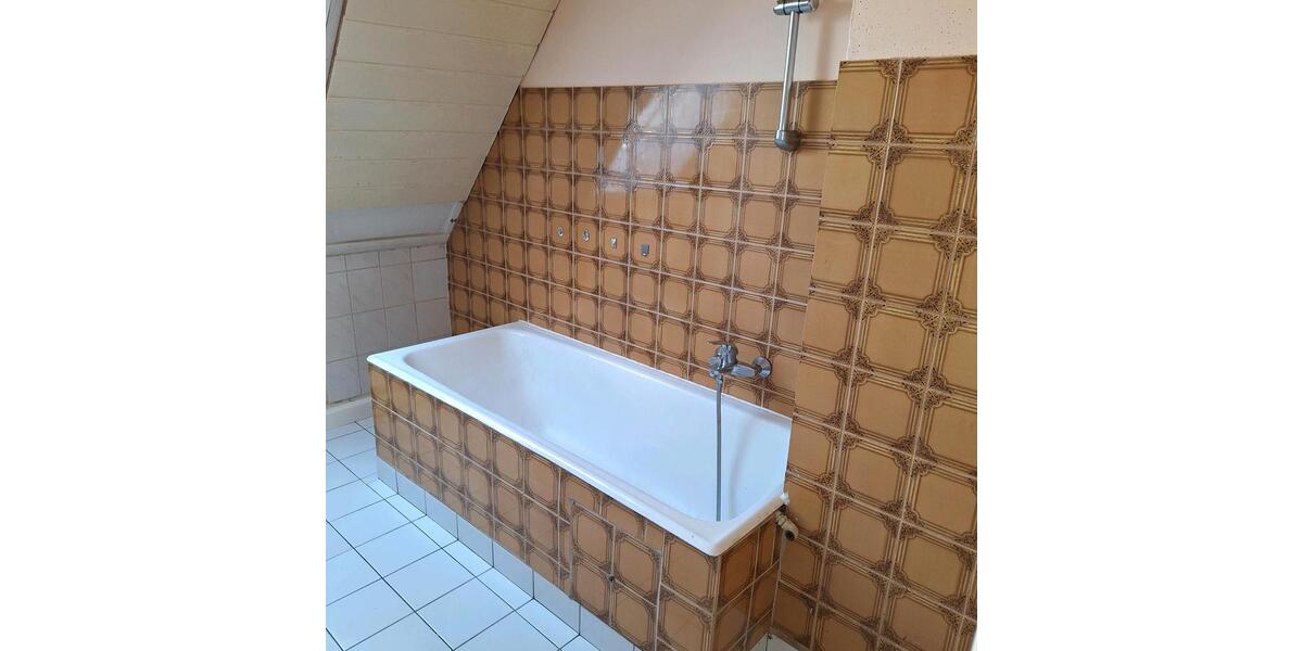 Dachgeschoßwohnung Neustadt an der Orla - 2 Zimmer, 90 m&sup2;, 80.000&euro; | Angebot:26741667