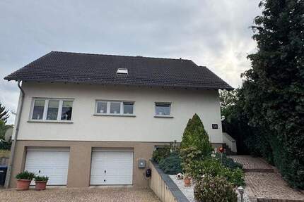 Einfamilienhaus mit separat nutzbarer Wohnung (2-Generationenhaus oder Vermietung) und schönem Grundstück zum fairen Preis! 5 zimmer