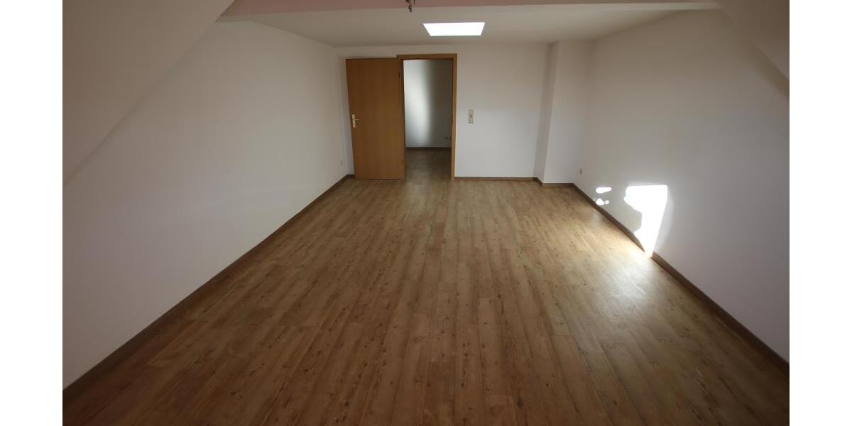 Blick über die Stadt! Gemütliche 3 Raum DG Wohnung mit großem Mietergarten. - Dachgeschoßwohnung Gera Ostviertel | Angebot:26233954