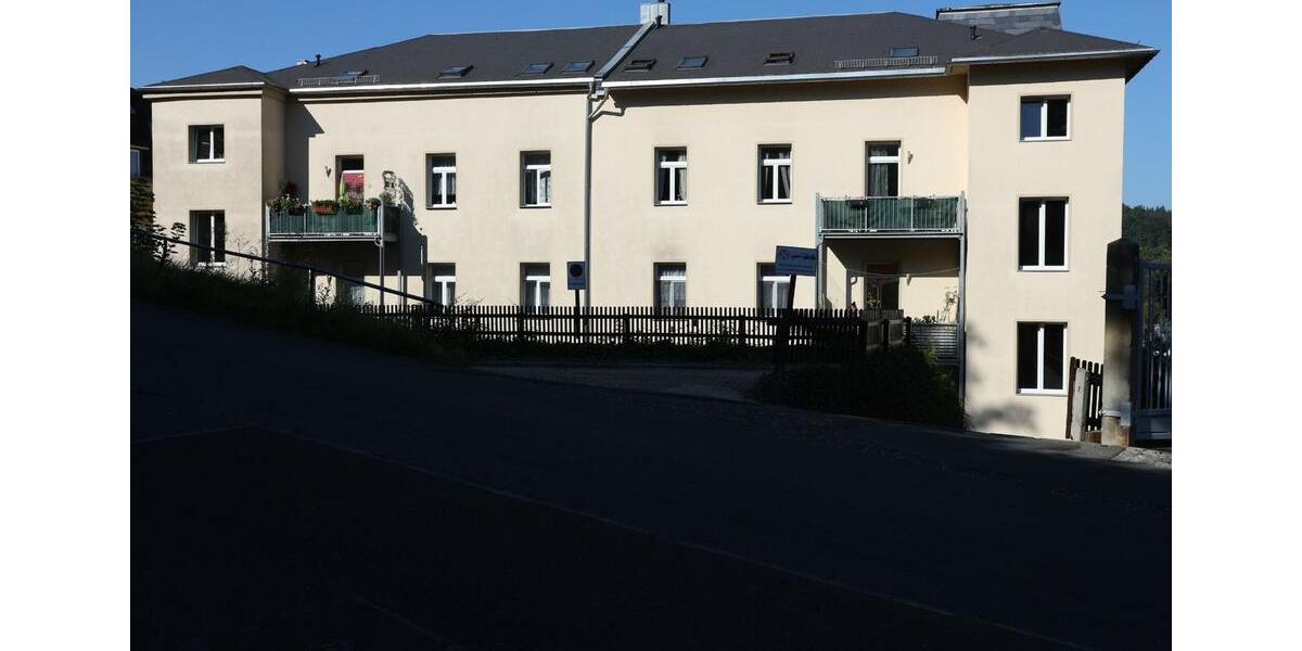 Dachgeschoßwohnung Greiz - 2 Zimmer, 43 m&sup2;, 243&euro; | Angebot:24702811