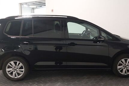 VW Touran 61.280 km 26.999 € Greiz 07973