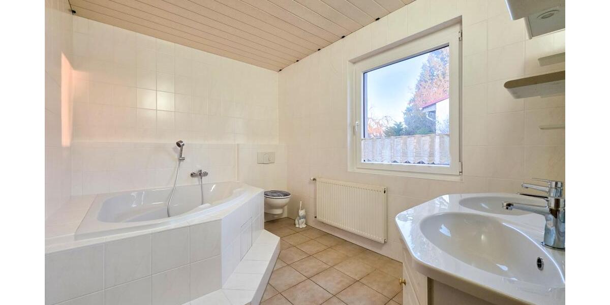 Ihr neues Zuhause in Gera? Ruhig gelegenes Einfamilienhaus mit viel Potenzial – provisionsfrei! - Einfamilienhaus Gera Leumnitz | Angebot:27212498