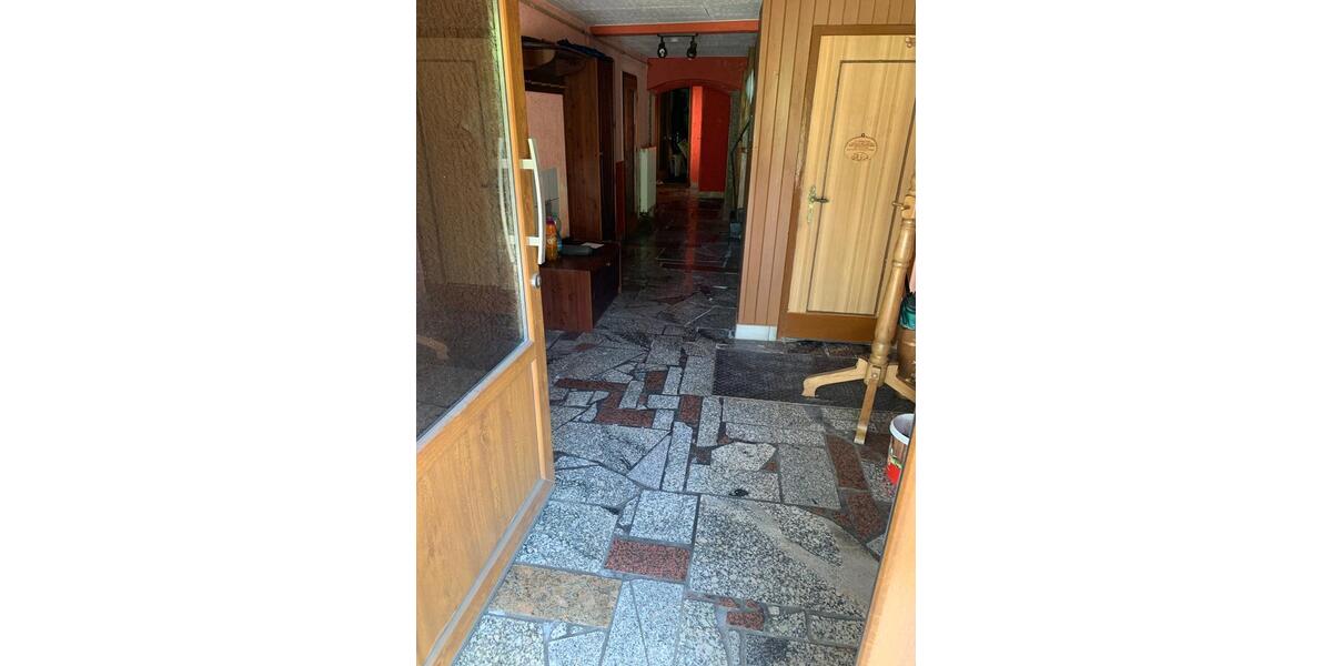 Reihenhaus Werdau - 9 Zimmer, 180 m&sup2;, 79.000&euro; | Angebot:25900449