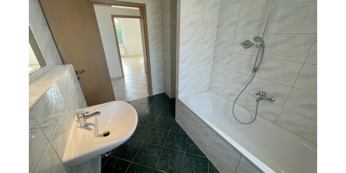 Super 3 Raum Wohnung mit Balkon und Wanne in der Geraer Innenstadt! - 3- Gera Alt-Bieblach | Angebot:26336977