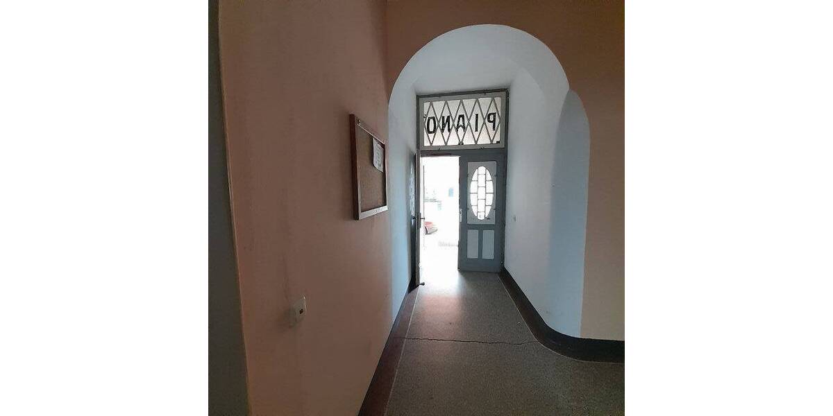 Denkmalgeschützter Altbau mit attraktiver Rendite fast im Zentrum zimmer