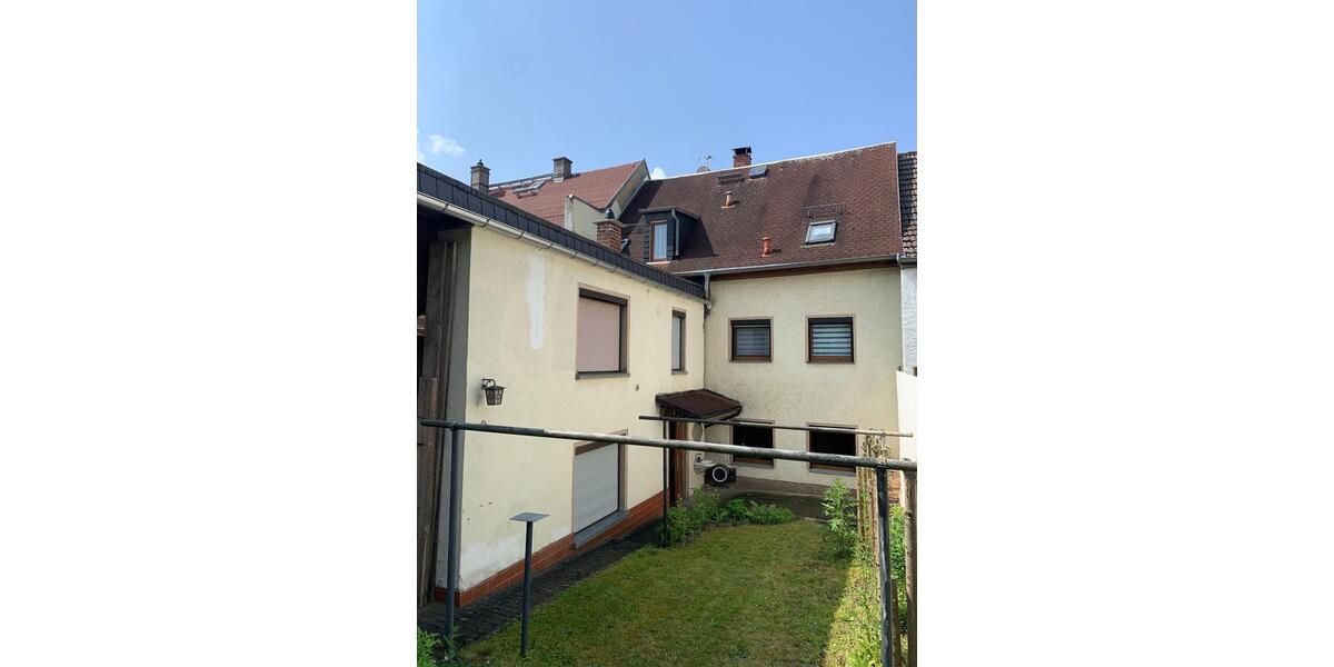 Reihenhaus Werdau - 9 Zimmer, 180 m&sup2;, 87.000&euro; | Angebot:25900449