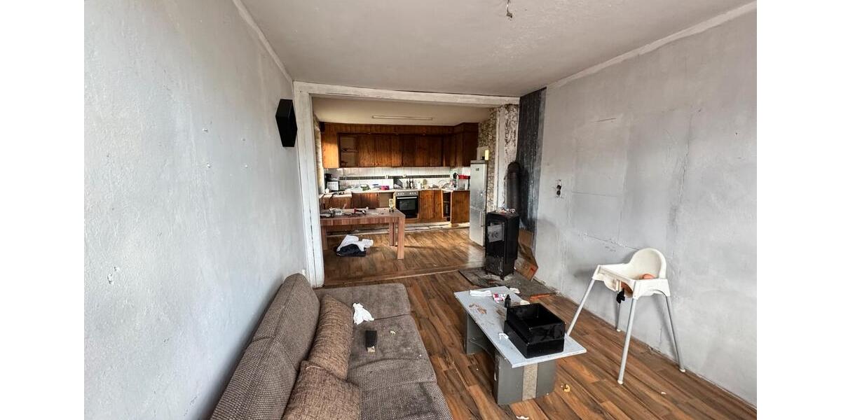 ZWEI HÄUSER, SCHUPPEN UND GARAGE 8 zimmer