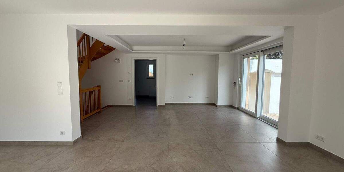 Etagenwohnung Bad Köstritz - 3 Zimmer, 130 m&sup2;, 1.700&euro; | Angebot:25662303