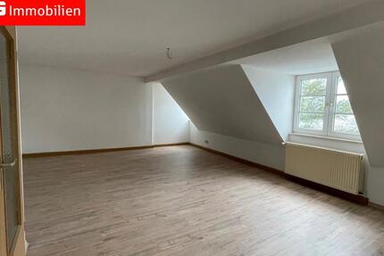 Schicke Dachgeschoßwohnung - 2 Etagen mit Einbauküche 3 zimmer
