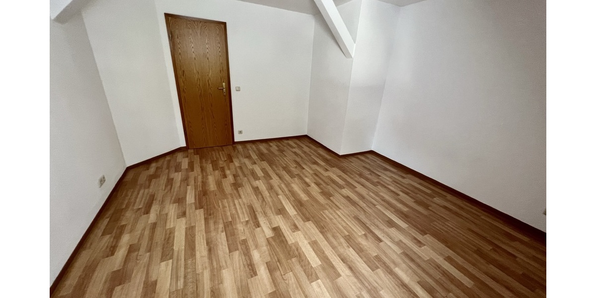Renditeobjekt: zentrumsnahe 3-Raum-ET-Wohnung mit Stellplatz - Dachgeschoßwohnung Gera Ostviertel | Angebot:26464090
