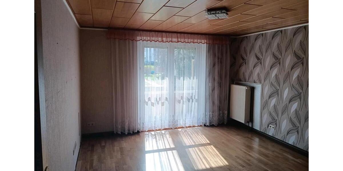 Etagenwohnung Teuchern - 4 Zimmer, 68 m&sup2;, 60.000&euro; | Angebot:26511326