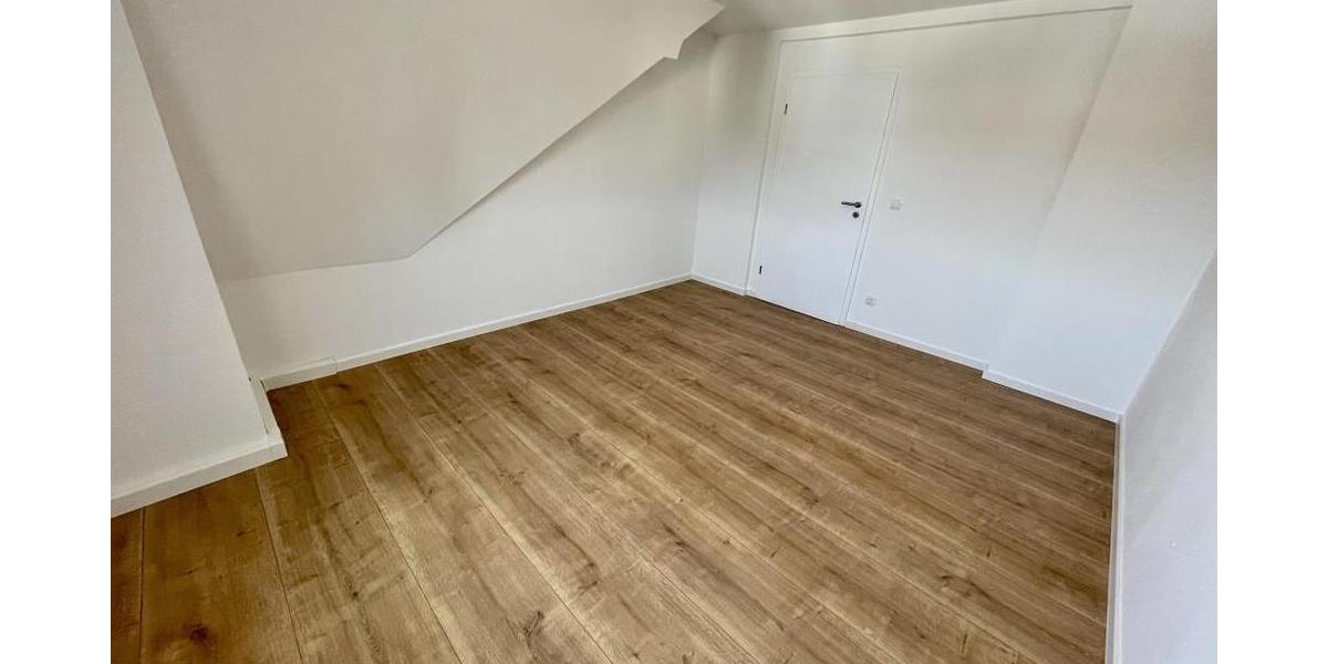 Mit Weitblick! 2,5 Raum DG Wohnung mit offener Küche im Wohnzimmer. Modernes Bad mit Wanne! - Dachgeschoßwohnung Gera Alt-Bieblach | Angebot:26248794
