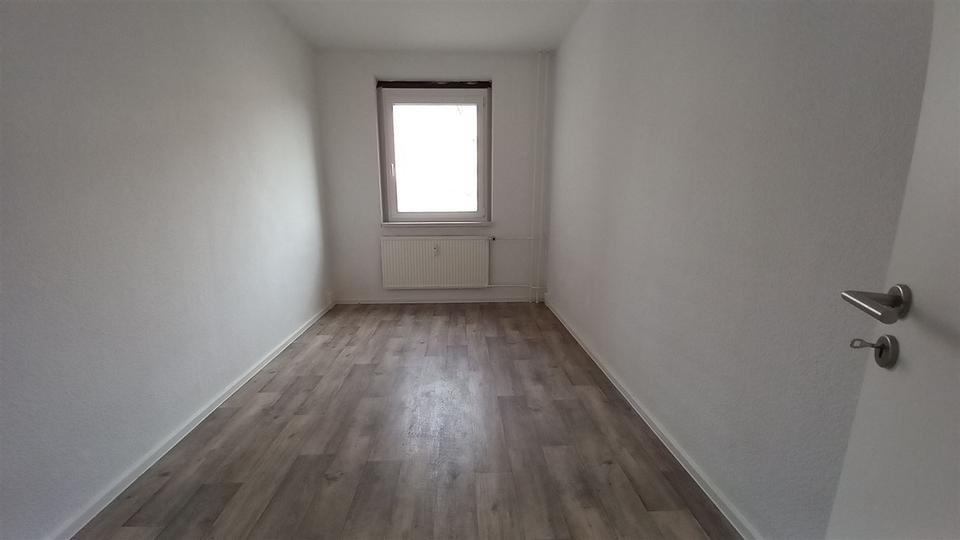 Etagenwohnung Crimmitschau - 4 Zimmer, 82 m&sup2;, 490&euro; | Angebot:20461486