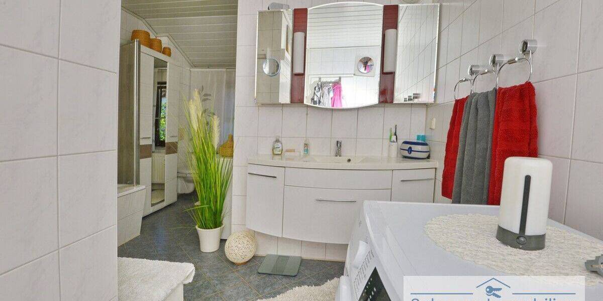 Etagenwohnung Meerane - 3 Zimmer, 84 m&sup2;, 510&euro; | Angebot:26879089