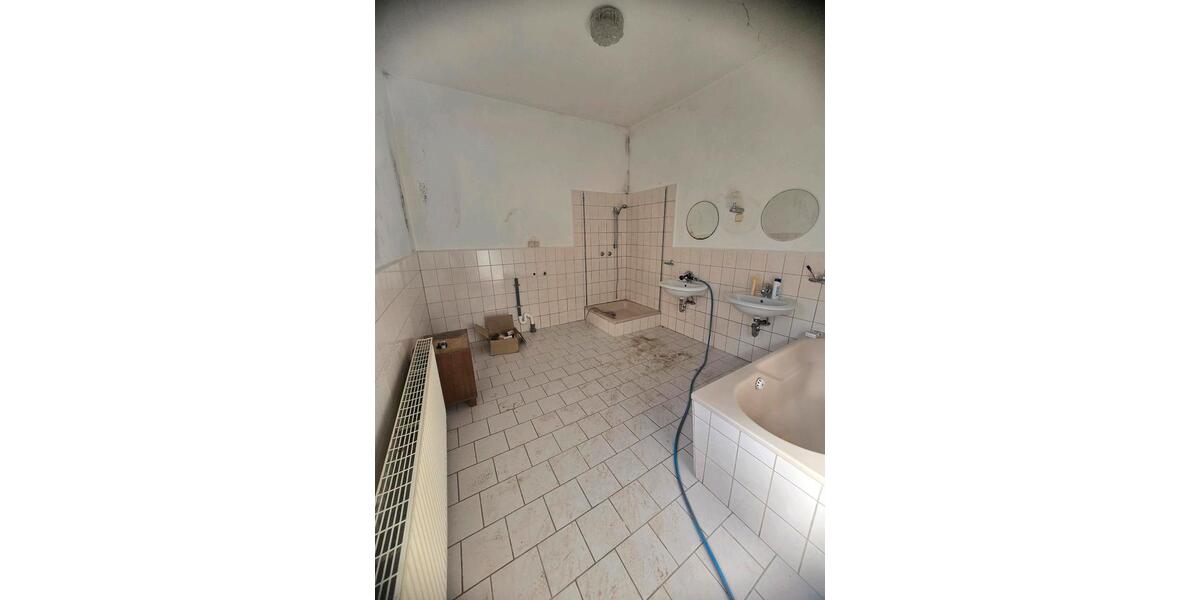 Etagenwohnung Meerane - 8 Zimmer, 180 m&sup2;, 50.000&euro; | Angebot:26757988