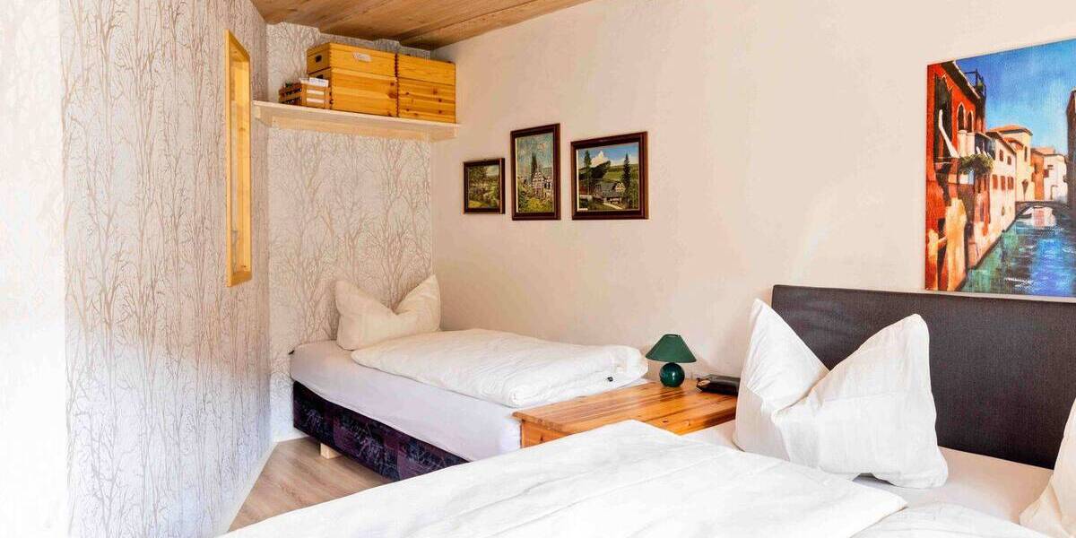 Mehrfamilienhaus, Wohnhaus Auma-Weidatal Wiebelsdorf - 7 Zimmer, 240 m&sup2;, 179.000&euro; | Angebot:26910454