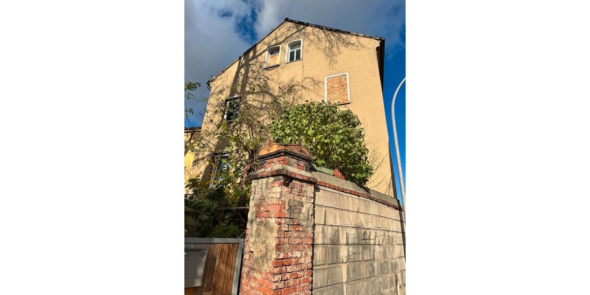 ZWEI HÄUSER, SCHUPPEN UND GARAGE 8 zimmer