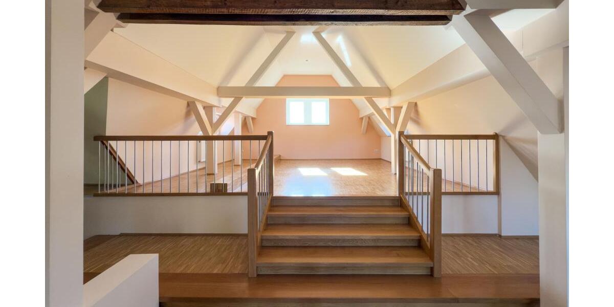 Wohnen mal anders! Imposante Dachgeschosswohnung mit Balkon und Aufzug! - Etagenwohnung Gera | Angebot:26131791