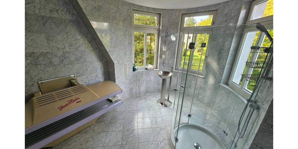 Eigentum mit Altbaucharme in bester Villenlage, Balkon, Kamin, gr. Garten, SUV-TG; viele Finanzierungsmodelle mgl. 5 zimmer