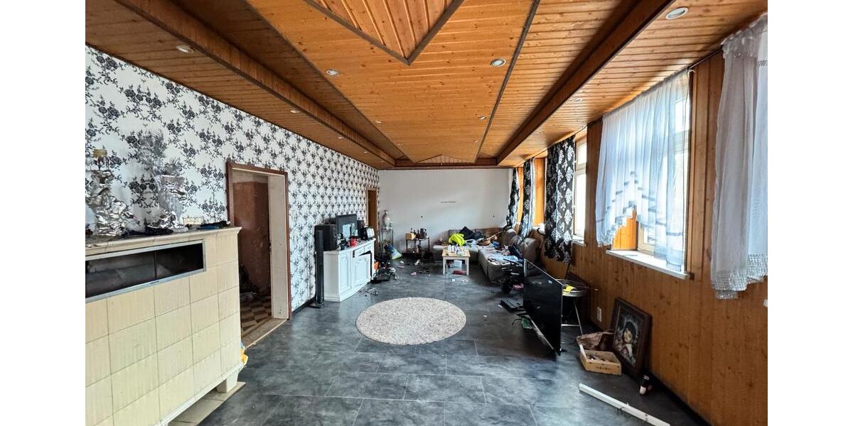 ZWEI HÄUSER, SCHUPPEN UND GARAGE 8 zimmer