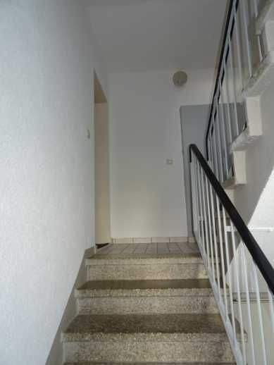 Saniert und möbliert - 3-Zimmer-Eigentumswohnung mit Balkon im Hochparterre in Hohenleuben zu verkaufen 3 zimmer