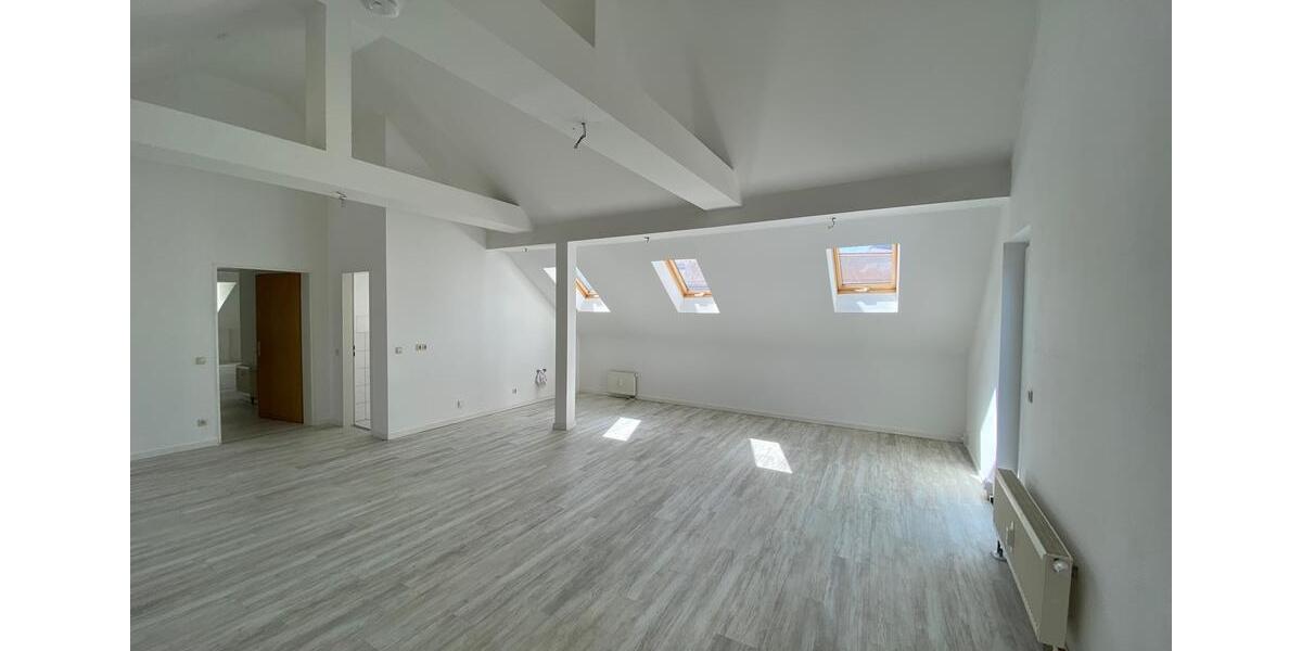 Dachgeschoßwohnung Greiz - 4 Zimmer, 152 m&sup2;, 836&euro; | Angebot:26462524